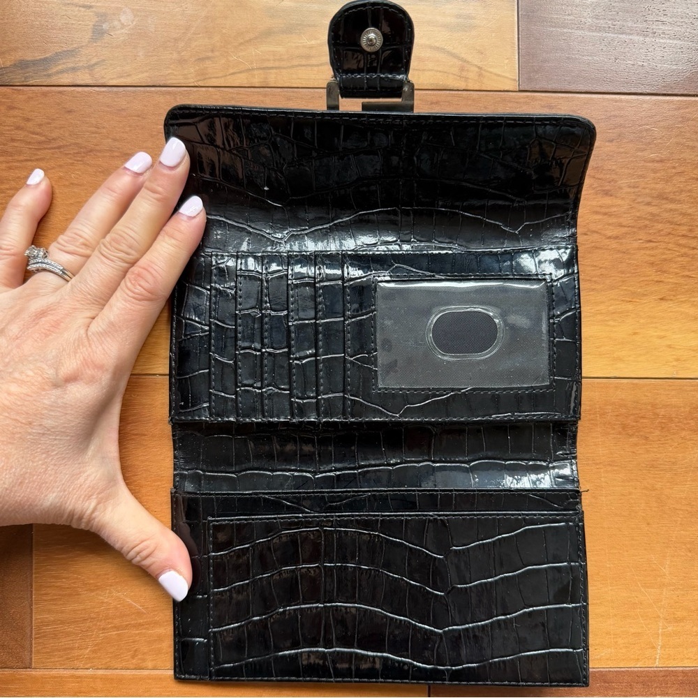 GUESS Shiny Crocodile-patterned Leather Wallet - Picture 3 of 3